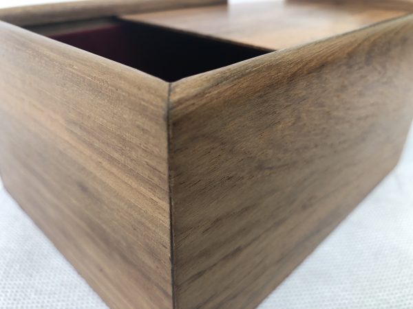 Solid Acacia Wood Chess Case 7 x 6 x 3 inches - Image 7