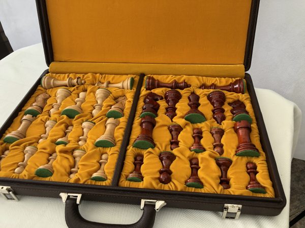 Middle Eastern Gloss Chess Set with Bespoke Case - Image 12