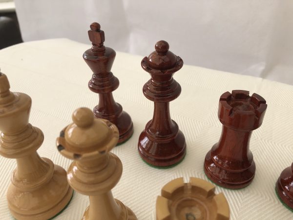 Middle Eastern Gloss Chess Set with Bespoke Case - Image 3