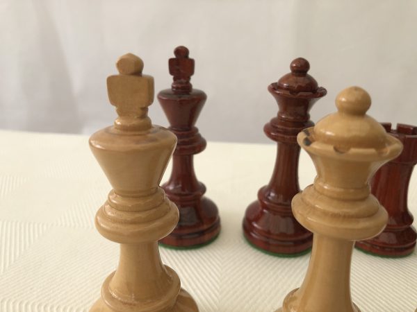 Middle Eastern Gloss Chess Set with Bespoke Case - Image 5