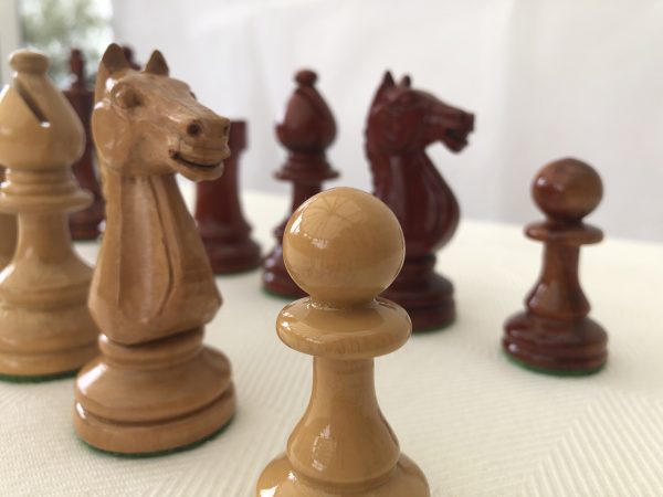 Middle Eastern Gloss Chess Set with Bespoke Case - Image 6