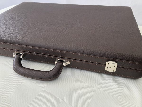 Middle Eastern Gloss Chess Set with Bespoke Case - Image 17