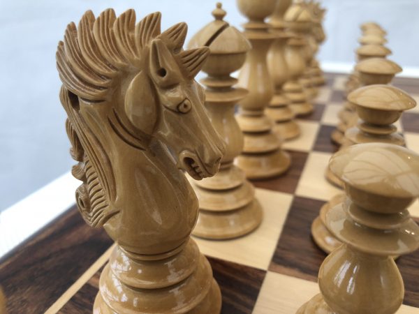 The Renaissance - Gloss Ebony Triple Weight Chess Set - Image 9