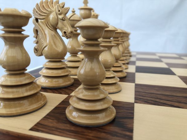 The Renaissance - Gloss Ebony Triple Weight Chess Set - Image 10