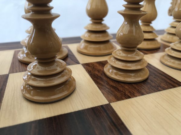 The Renaissance - Gloss Ebony Triple Weight Chess Set - Image 3