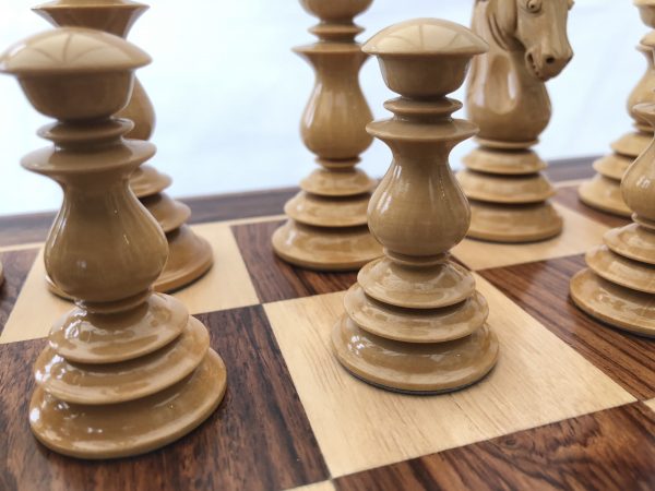 The Renaissance - Gloss Ebony Triple Weight Chess Set - Image 4