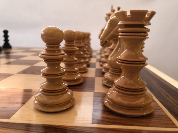 The Moroccan - Gloss Ebony Triple Weight Chess Set - Image 12