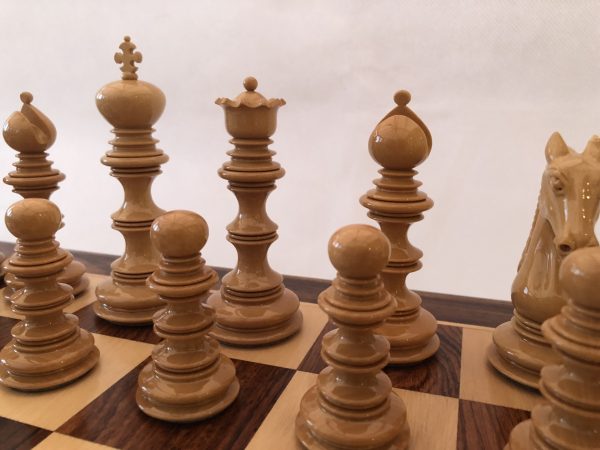 The Moroccan - Gloss Ebony Triple Weight Chess Set - Image 8