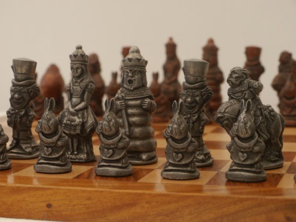 Berkeley Chess Ltd - Alice in Wonderland Chess Set - Metal - Image 12