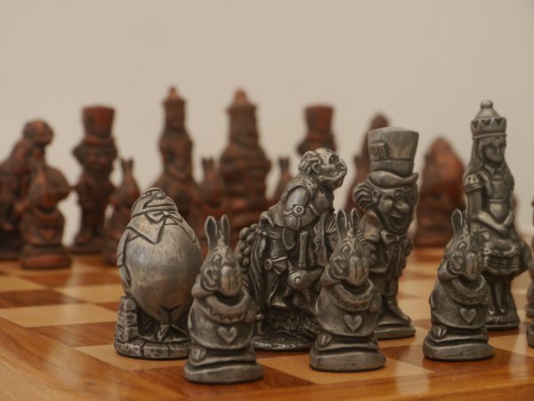 Berkeley Chess Ltd - Alice in Wonderland Chess Set - Metal - Image 14