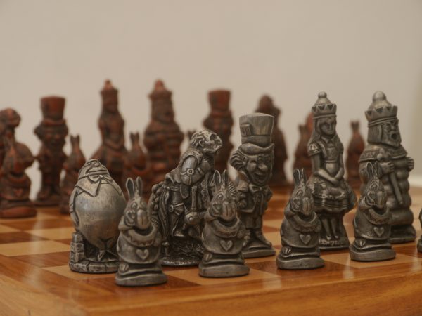 Berkeley Chess Ltd - Alice in Wonderland Chess Set - Metal - Image 15