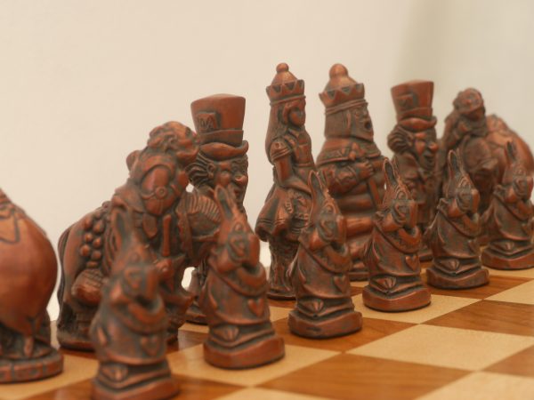 Berkeley Chess Ltd - Alice in Wonderland Chess Set - Metal - Image 16