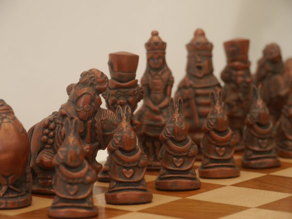 Berkeley Chess Ltd - Alice in Wonderland Chess Set - Metal - Image 17