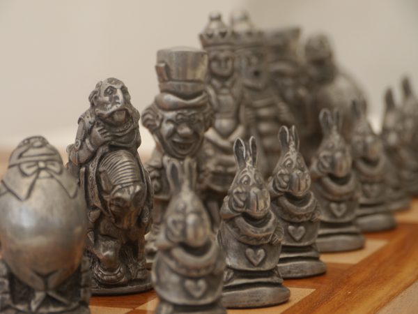 Berkeley Chess Ltd - Alice in Wonderland Chess Set - Metal