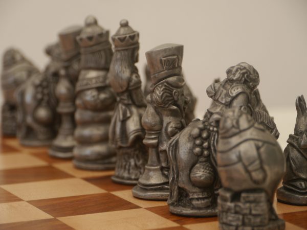 Berkeley Chess Ltd - Alice in Wonderland Chess Set - Metal - Image 22