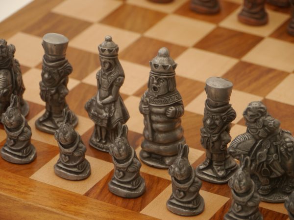 Berkeley Chess Ltd - Alice in Wonderland Chess Set - Metal - Image 9