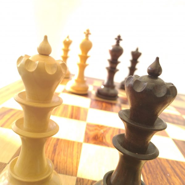 The Parragon Rosewood Triple Weighted Chess Set - Image 11