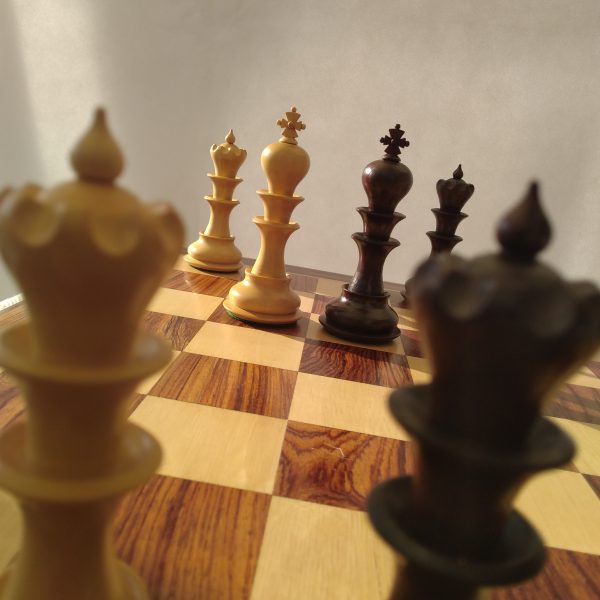 The Parragon Rosewood Triple Weighted Chess Set - Image 12