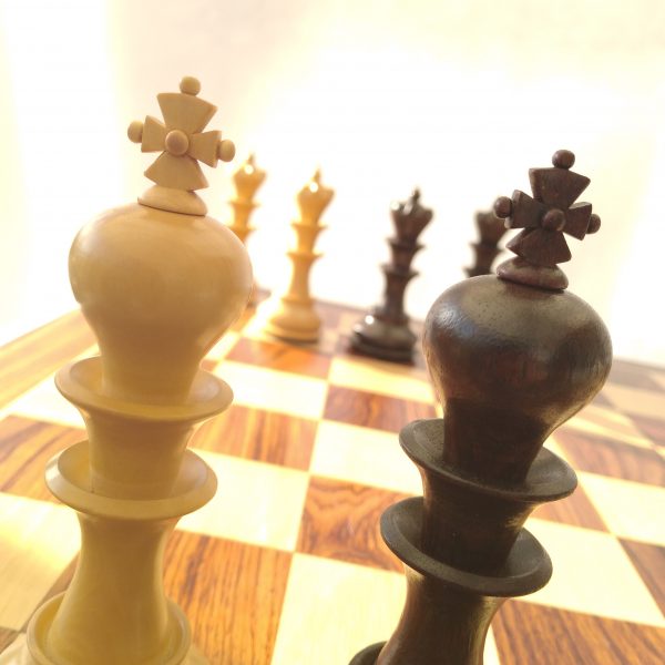 The Parragon Rosewood Triple Weighted Chess Set - Image 13