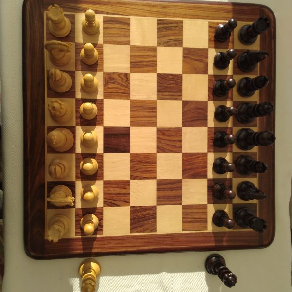 The Parragon Rosewood Triple Weighted Chess Set - Image 15