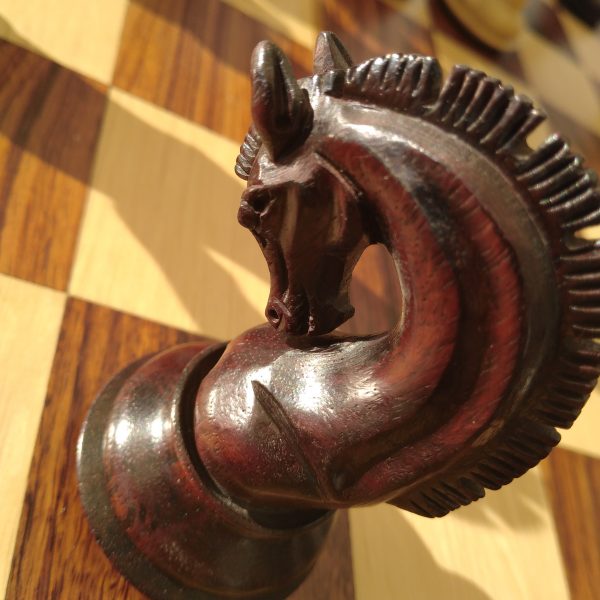 The Parragon Rosewood Triple Weighted Chess Set - Image 3