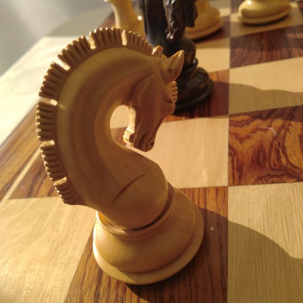 The Parragon Rosewood Triple Weighted Chess Set - Image 4