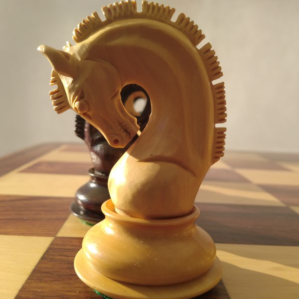 The Parragon Rosewood Triple Weighted Chess Set - Image 6
