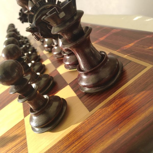The Parragon Rosewood Triple Weighted Chess Set - Image 7