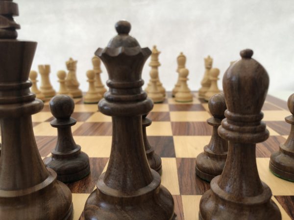 The Carryford Large 4.5 inch Rosewood Triple Weighted Chess - Image 13