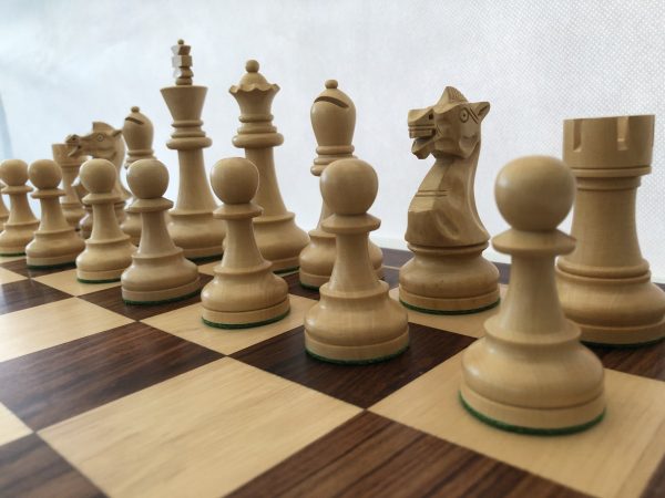 The Carryford Large 4.5 inch Rosewood Triple Weighted Chess - Image 7