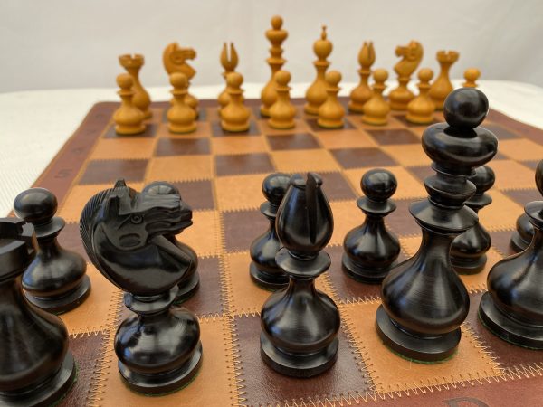 The Antiqued Dublin Double Weighted Chess Set - Image 21