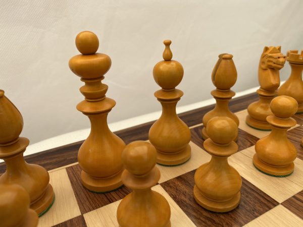 The Antiqued Dublin Double Weighted Chess Set - Image 14