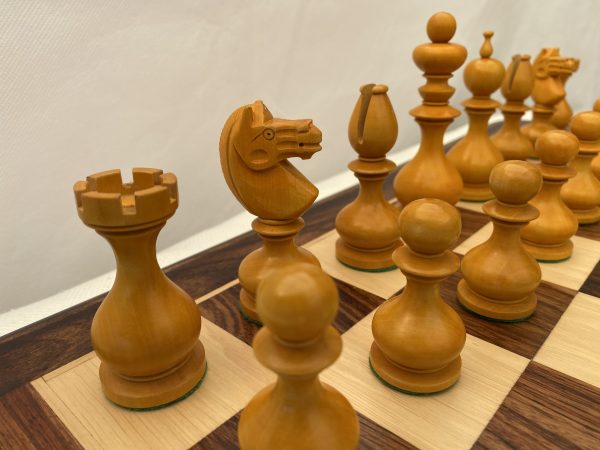 The Antiqued Dublin Double Weighted Chess Set - Image 15