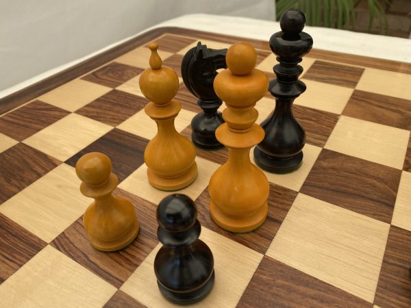 The Antiqued Dublin Double Weighted Chess Set - Image 16