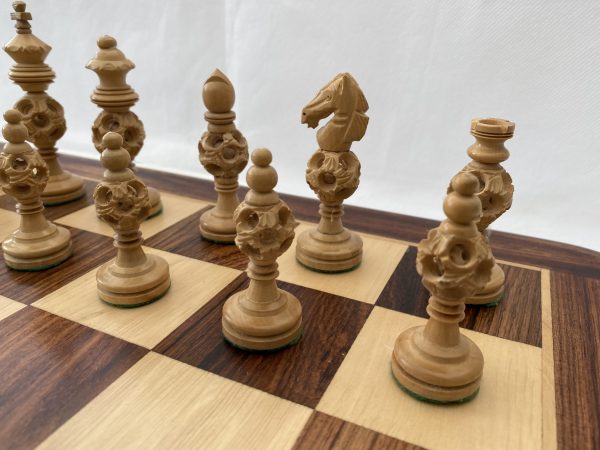 Ebony Concentric Ball 4" King Chess Set - Image 7