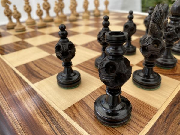Ebony Concentric Ball 4" King Chess Set - Image 12