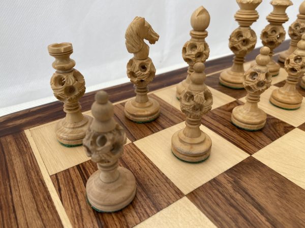 Ebony Concentric Ball 4" King Chess Set - Image 2