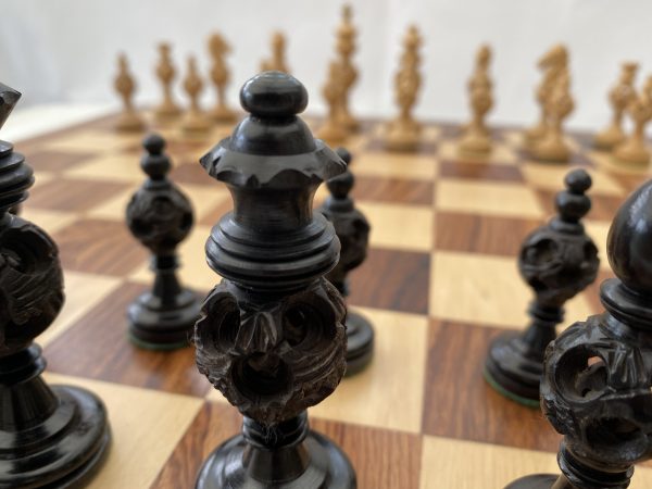 Ebony Concentric Ball 4" King Chess Set - Image 5