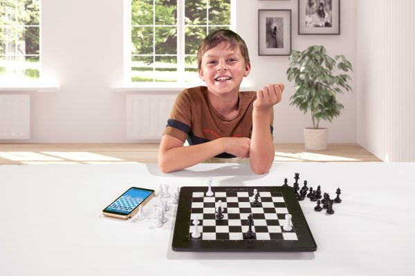 Millennium eONE Electronic Chessboard