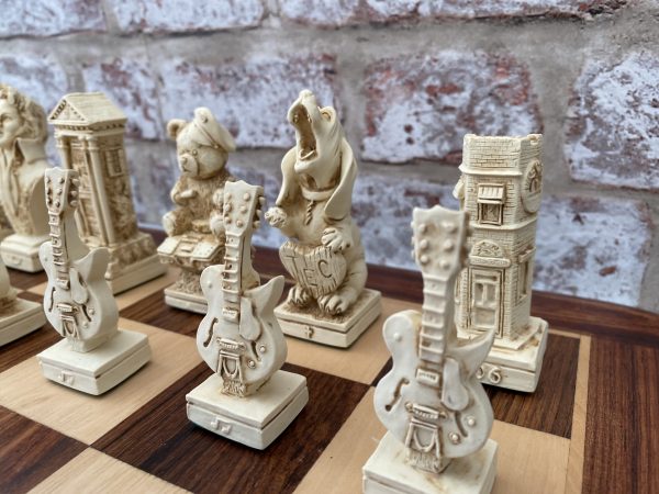 Elvis Presley Chess Set - Image 9