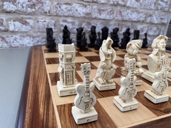 Elvis Presley Chess Set - Image 12