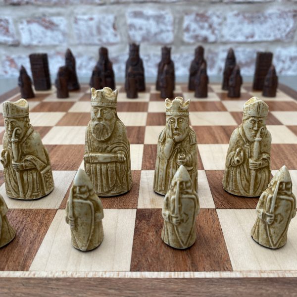 Chess Set Medieval Big Top Retro Wood Retro Table Magnetic Chess