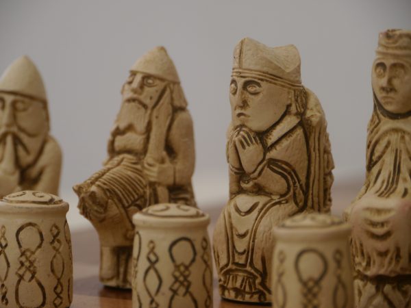 Berkeley Chess Ltd - Medieval Chess Set - Ivory and Brown - Image 15