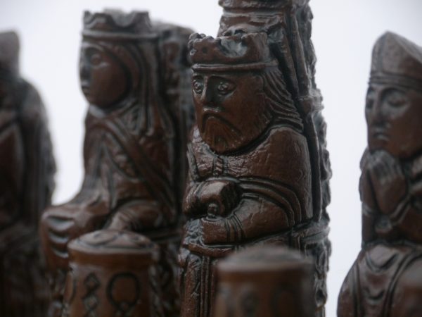 Berkeley Chess Ltd - Medieval Chess Set - Ivory and Brown - Image 3