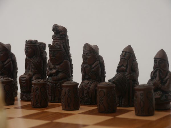 Berkeley Chess Ltd - Medieval Chess Set - Ivory and Brown - Image 4