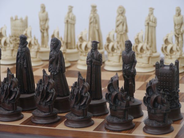Berkeley Chess Ltd - Elizabethan Chess Set - Ivory and Brown - Image 20