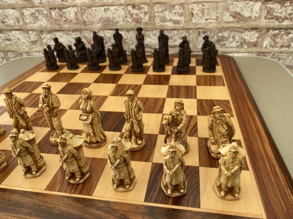Sherlock Holmes Chess Set - Brown - Image 7