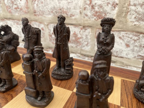 Sherlock Holmes Chess Set - Brown - Image 8