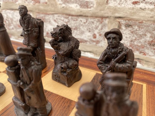 Sherlock Holmes Chess Set - Brown - Image 11
