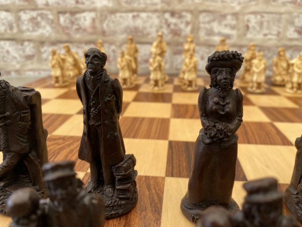 Sherlock Holmes Chess Set - Brown - Image 14